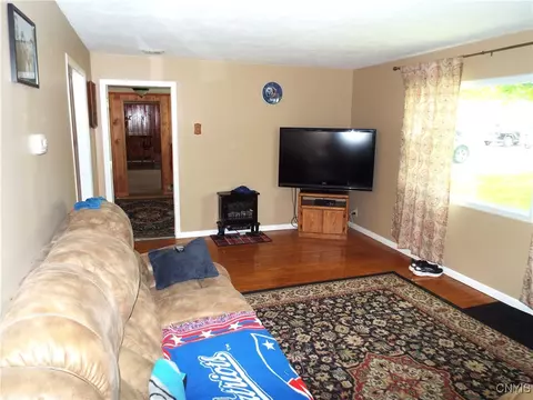 Living - 514 Mccool Ave, East Syracuse, NY 13057 photo 2 of 4
