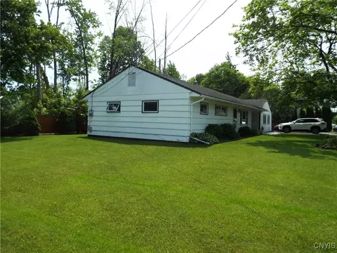 Exterior - 514 Mccool Ave, East Syracuse, NY 13057 photo 11 of 16