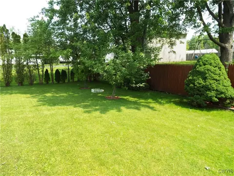 Exterior - 514 Mccool Ave, East Syracuse, NY 13057 photo 8 of 16