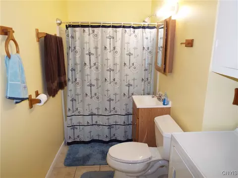 Bath - 514 Mccool Ave, East Syracuse, NY 13057 photo 1 of 1