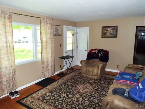 Living - 514 Mccool Ave, East Syracuse, NY 13057 photo 3 of 4