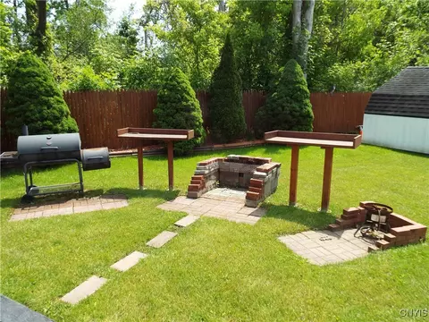 Exterior - 514 Mccool Ave, East Syracuse, NY 13057 photo 5 of 16