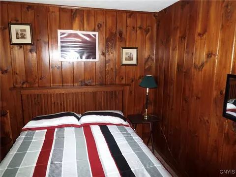 Bedroom - 514 Mccool Ave, East Syracuse, NY 13057 photo 4 of 5