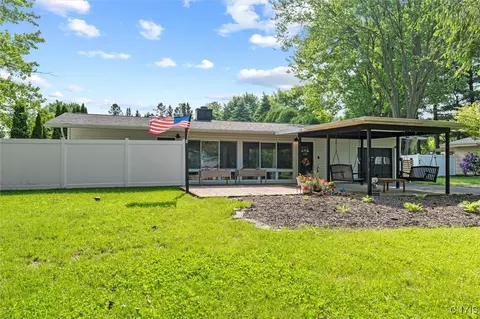 136 Barclay Rd, Camillus, NY 13031
