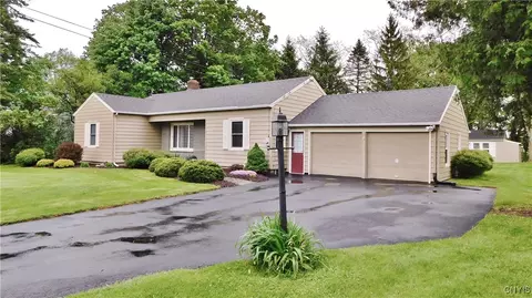 4284 Cleveland Rd, Onondaga, NY 13215