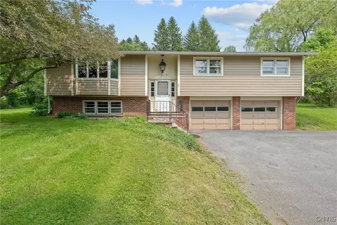 5682 Ike Dixon Rd, Camillus, NY 13031