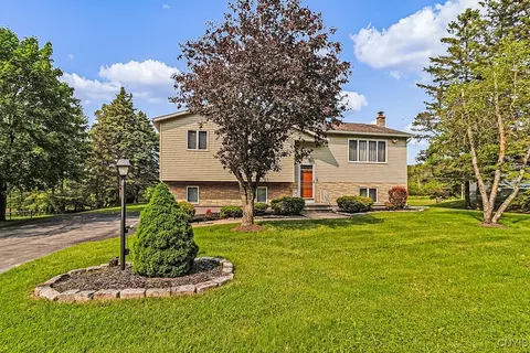 29 Cascade Dr, New Hartford, NY 13413