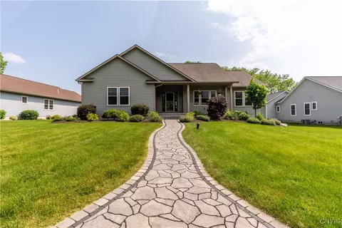 405 Newbridge St, Camillus, NY 13031