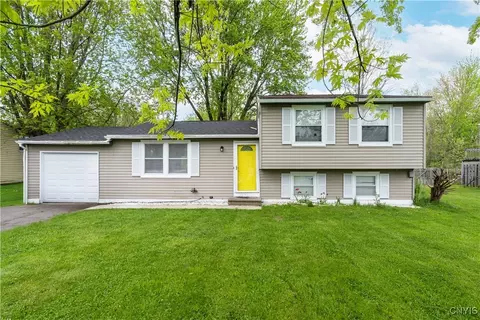 5962 Pony Ln, Cicero, NY 13039