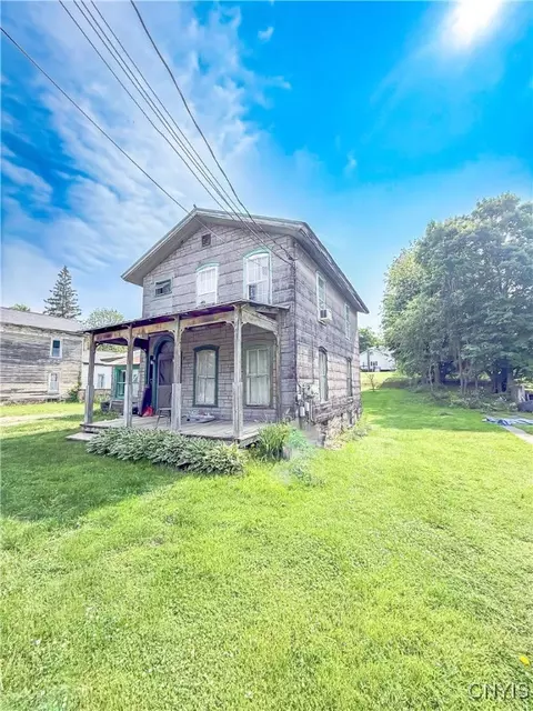 31 Salina St, Lacona, NY 13083