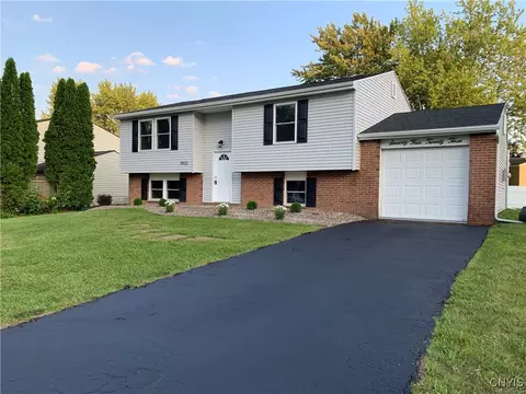 7423 Farmstead Rd, Liverpool, NY 13088