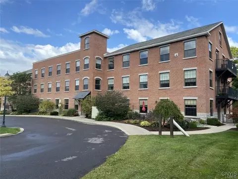 28 Maple St #306, Marcellus, NY 13108