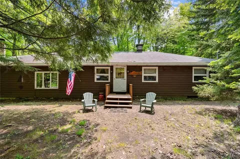 142 Lakeview Dr, Webb, NY 13331