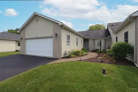 207 Falling Brook Path, Fayetteville, NY 13066