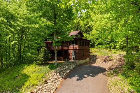 129 Cliff Rd, Webb, NY 13420