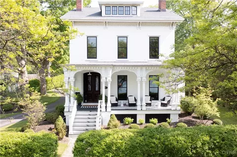 85 E Genesee St, Skaneateles, NY 13152