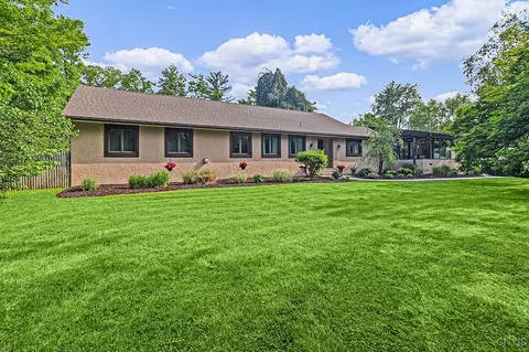 3 Woodbourne Rd, New Hartford, NY 13413