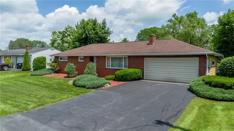 307 Saltmakers Rd, Salina, NY 13088