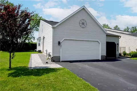6121 Diffin Rd, Cicero, NY 13039