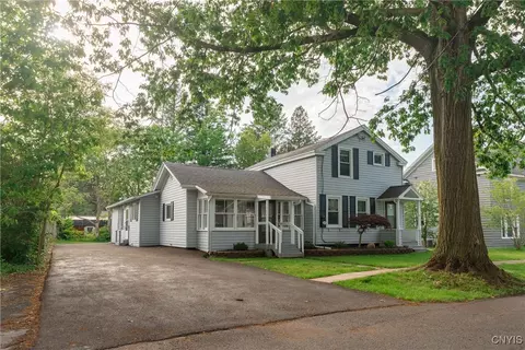 4 Division St, Van Buren, NY 13027