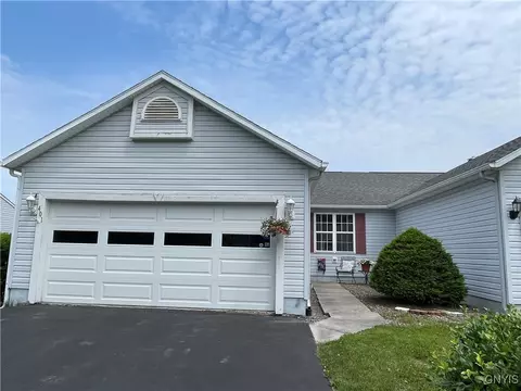 401 Clouds View Cir, Camillus, NY 13031