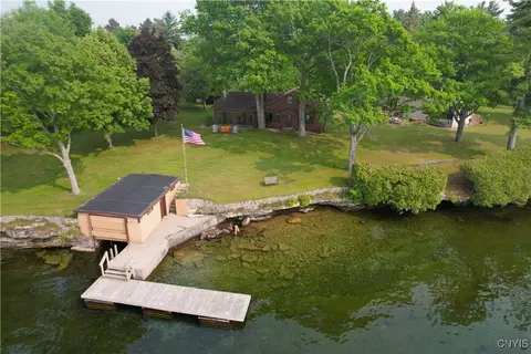 304 Chapman Point Dr, Morristown, NY 13664