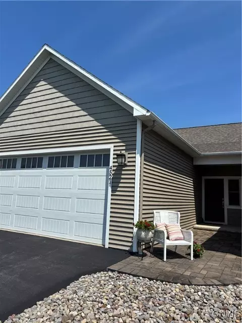 4521 Lauder Ln, Skaneateles, NY 13152