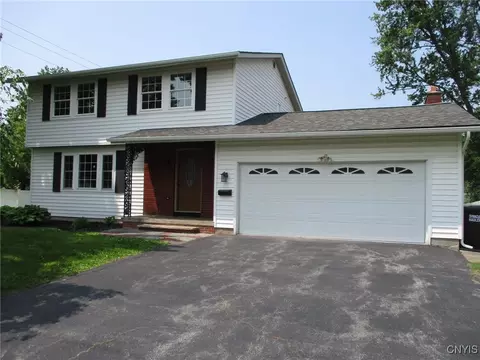 4963 Driftwood Dr, Salina, NY 13088