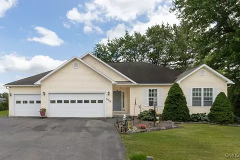 6466 Lakeshore Rd, Cicero, NY 13039