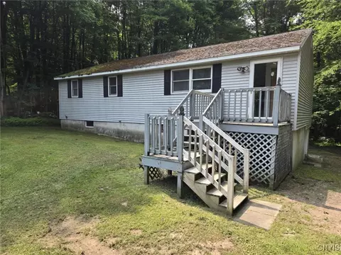 25 Baratier Rd, Hastings, NY 13076