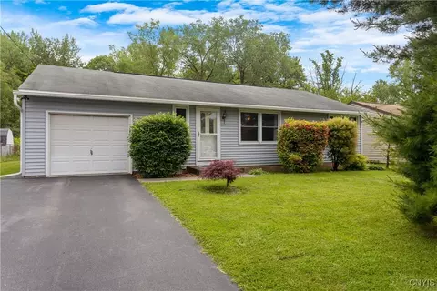 119 Florida Rd S, Salina, NY 13211