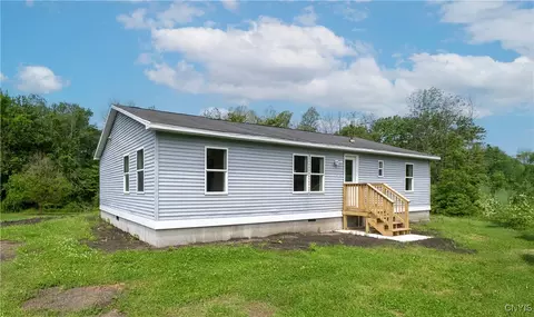 25 Ditzer Dr, Granby, NY 13069
