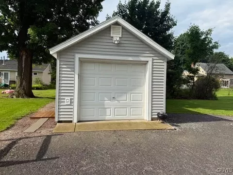 Exterior - 33 State St, Oneida, NY 13421 photo 2 of 2