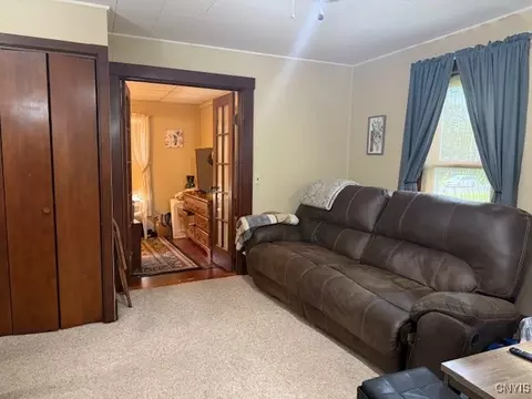 Living - 33 State St, Oneida, NY 13421 photo 2 of 4