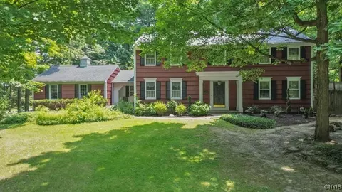 223 Windcrest Dr, Camillus, NY 13031