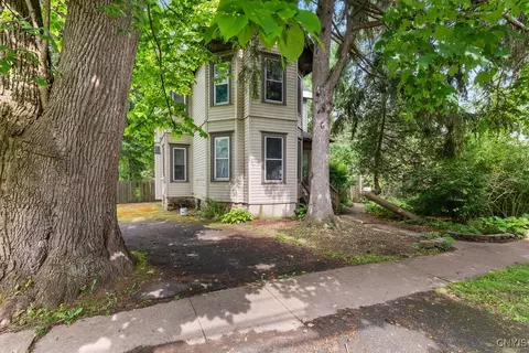 814 Oswego St, Salina, NY 13088