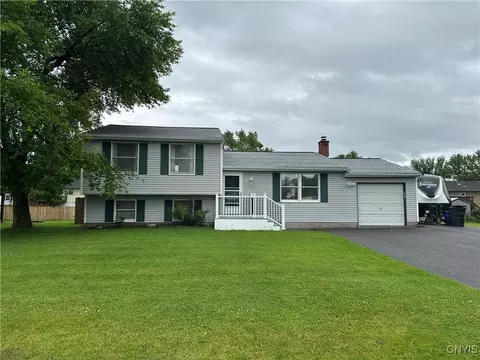 8071 Evesborough Dr, Clay, NY 13041