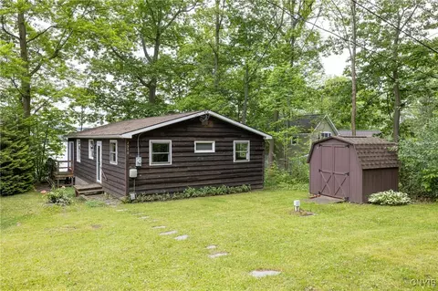 2350 Thornton Grv N, Skaneateles, NY 13152