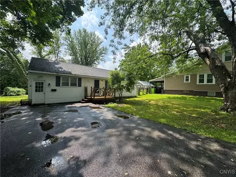 321 Richfield Blvd, Salina, NY 13211