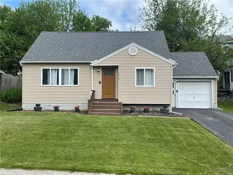 1515 Sunnycrest Rd, Syracuse, NY 13206