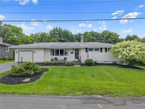 125 Huntshill Rd, Geddes, NY 13209