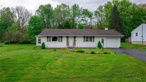 15 Kay Pat Dr, Schroeppel, NY 13135