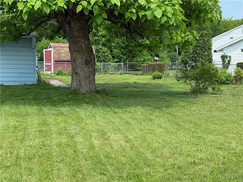 Exterior - 1 Devonshire Rd, Syracuse, NY 13212 photo 6 of 7