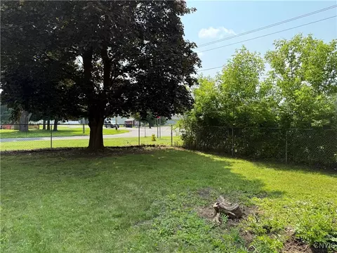 Exterior - 1 Devonshire Rd, Syracuse, NY 13212 photo 5 of 7