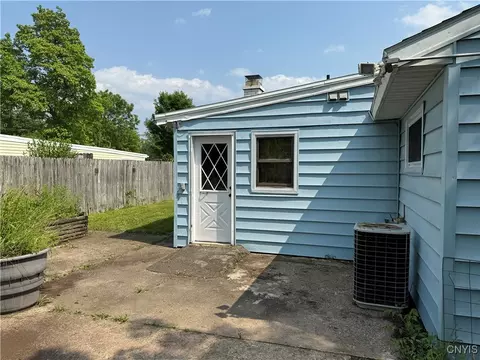 Exterior - 1 Devonshire Rd, Syracuse, NY 13212 photo 2 of 7