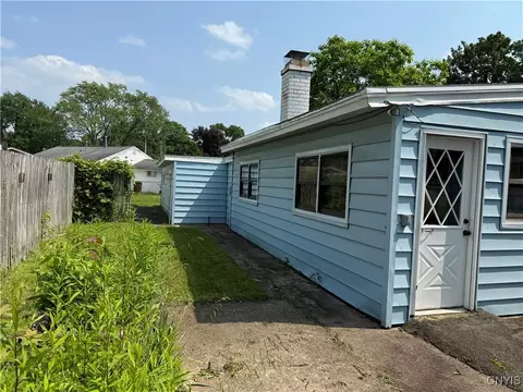 Exterior - 1 Devonshire Rd, Syracuse, NY 13212 photo 3 of 7
