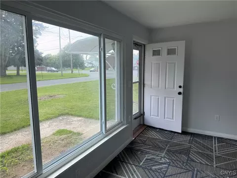 Entry Way - 1 Devonshire Rd, Syracuse, NY 13212 photo 1 of 3