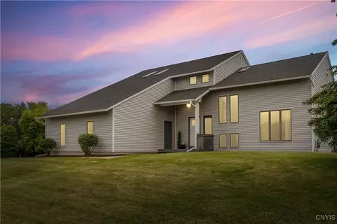4925 Bentbrook Dr, Manlius, NY 13104