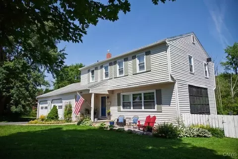 5458 Oxbow Rd, Cazenovia, NY 13035