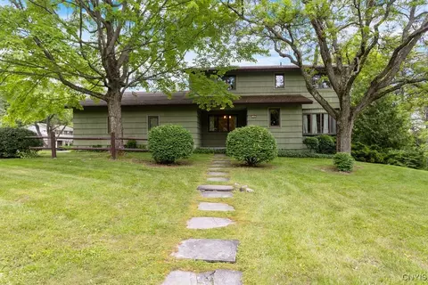 704 Hamilton Pkwy, Syracuse, NY 13214